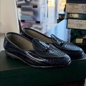 Stylish navy blue Crocodile Pattern Loafers